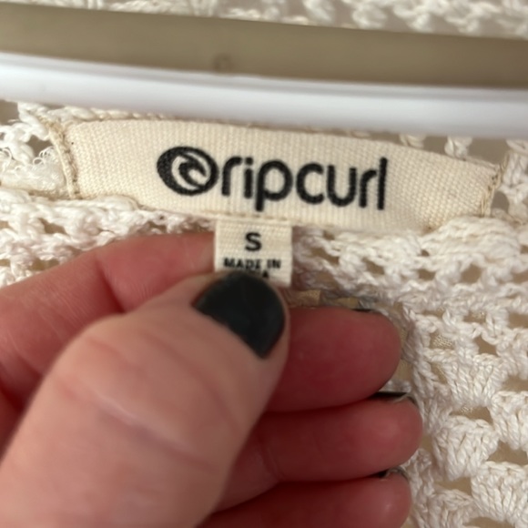 Cute ripcurl blouse. - Picture 2 of 2